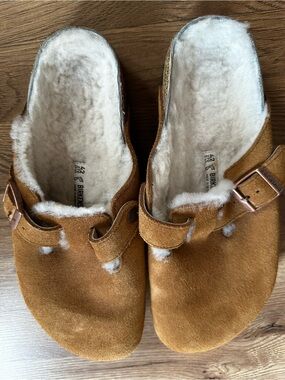Birkenstock Kids Suede Shearling Clogs in Tan